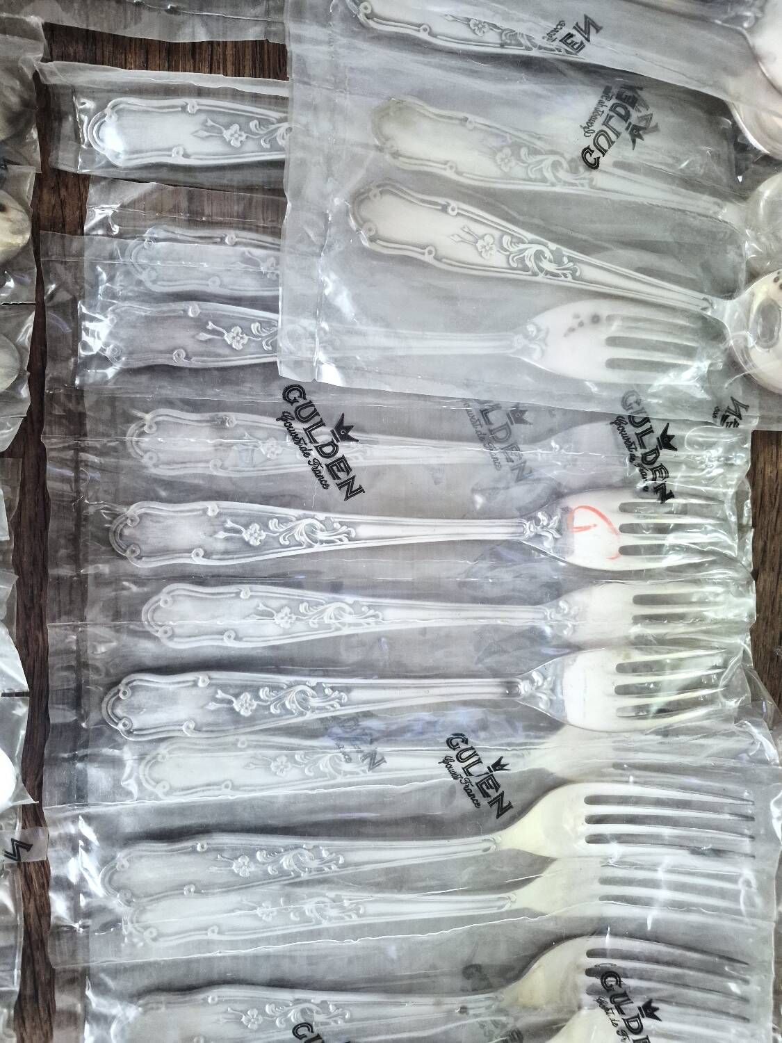 48 new silver-plated metal cutlery pieces in blister packaging.