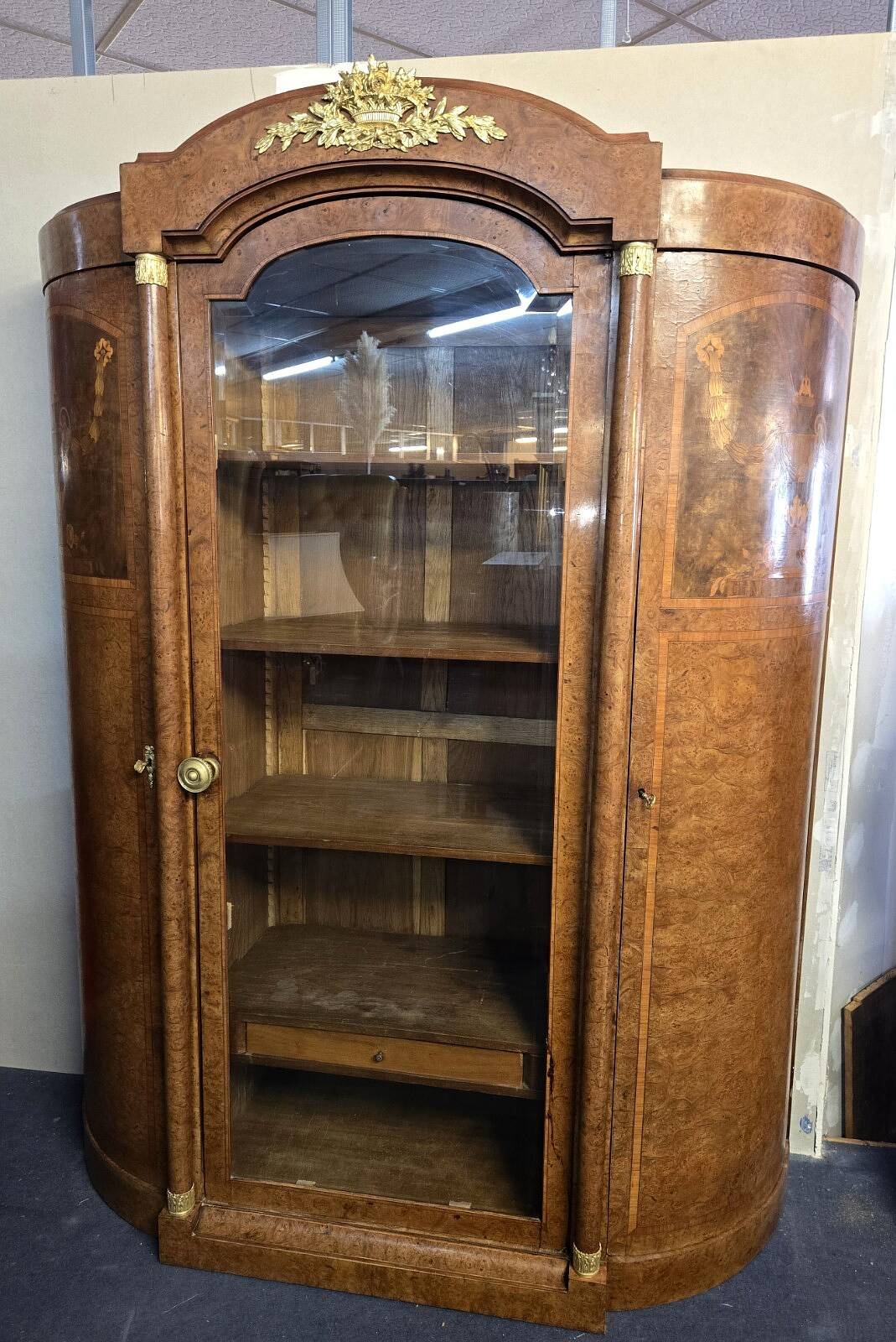 Grande bibliothéque demi lune style Empire en marquéterie vers 1880