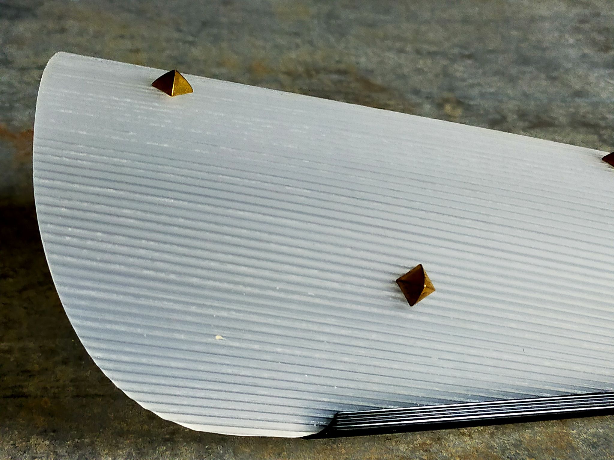 Paire d'appliques années 50 plexi et bakélite vintages