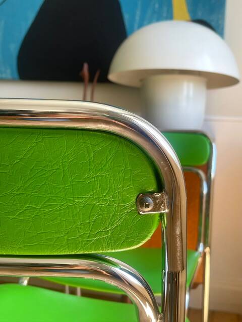 Série de 8 chaises Souvignet en chrome et skaï vert