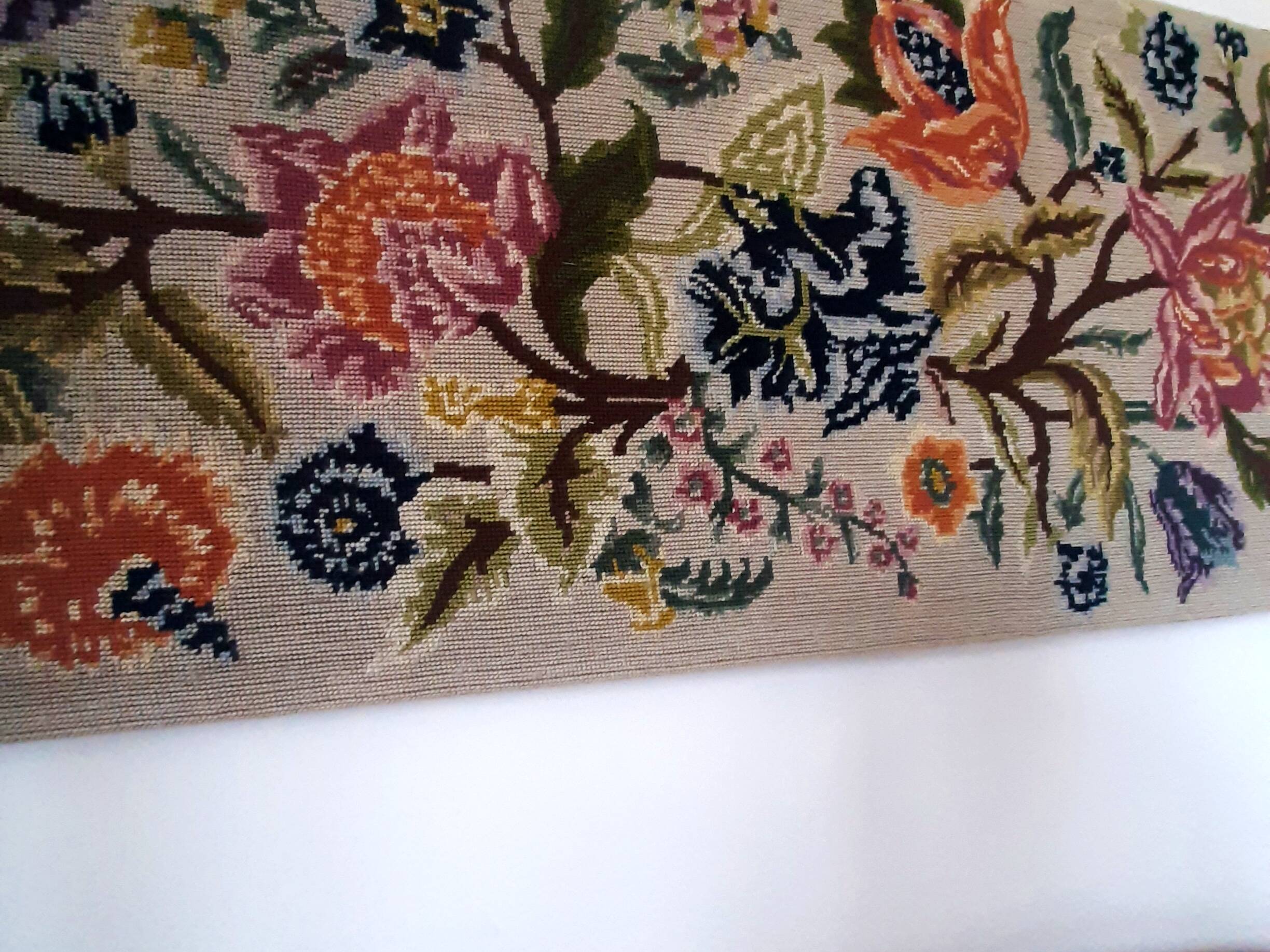 1970s wall tapestry with large multicoloured flowers