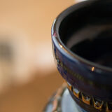 Vase balustre bleu nuit et ocre
