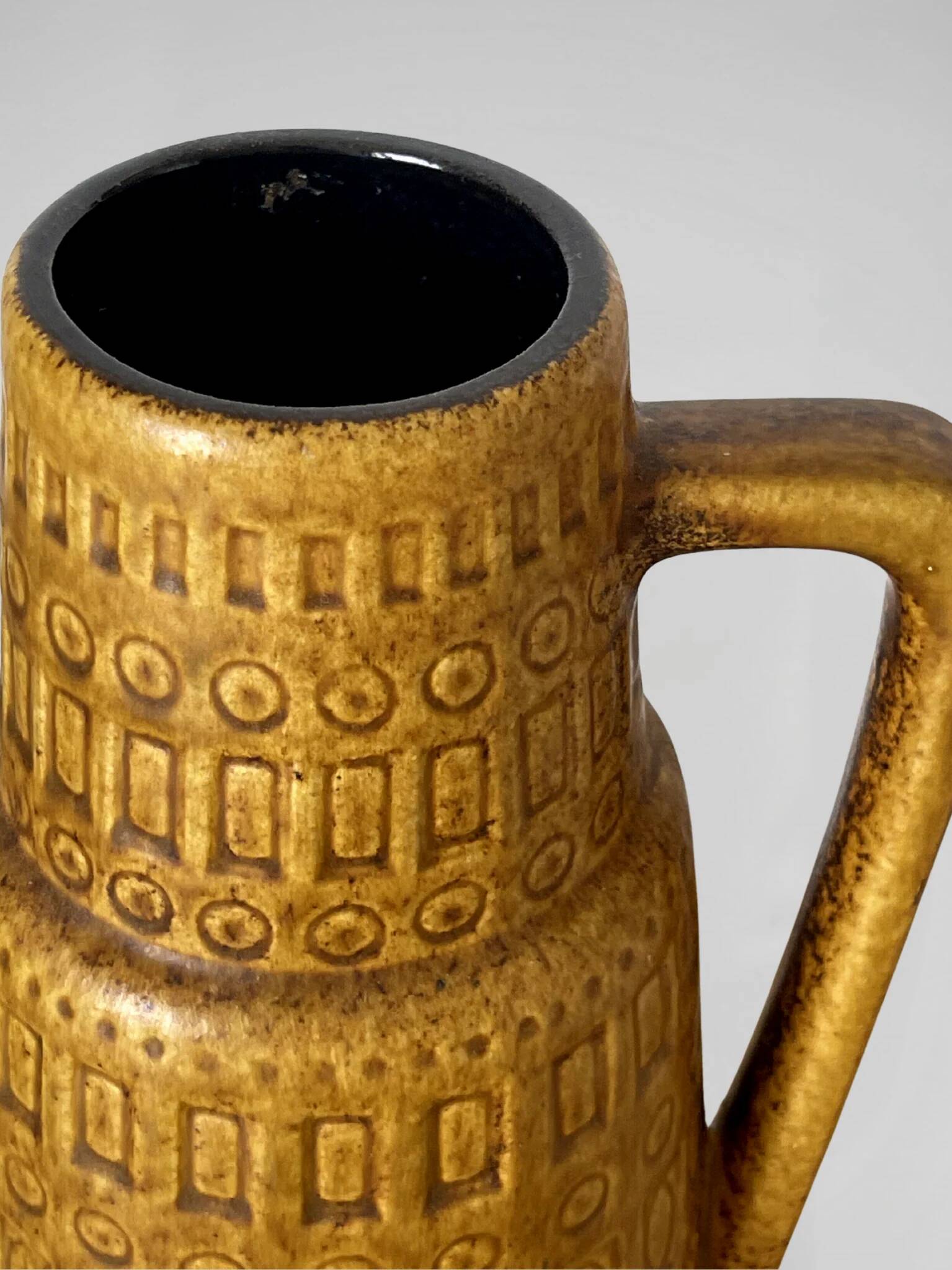 Vintage handled vase in German ceramic by Scheurich Keramik, model 416-26 "Inka", 1960s.