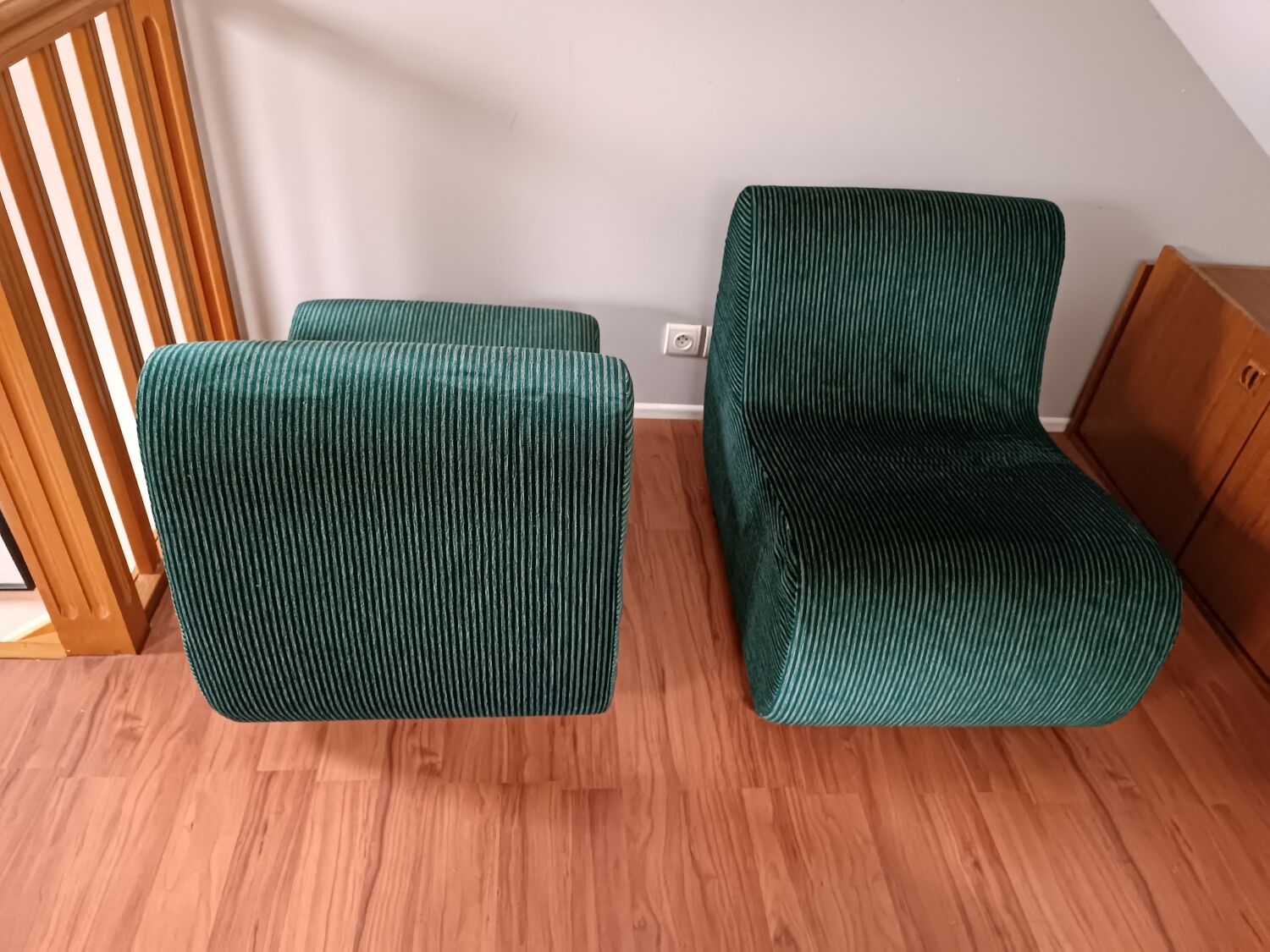 Paire de chauffeuses en velour circa 1970