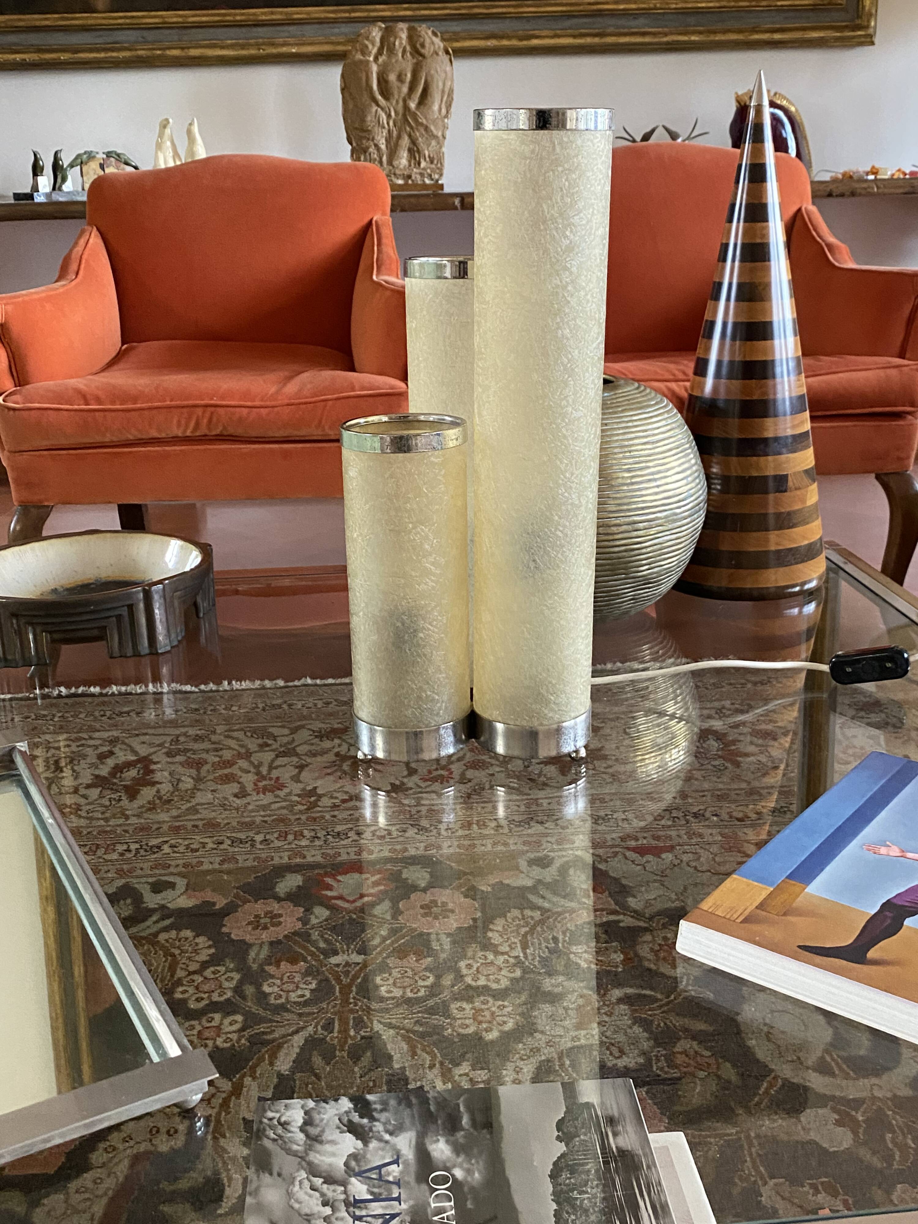 Hollywood regency fiberglass and brass table lamp, Italy 1970s