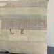 Coussin artisanal en toile ancienne style Kilim
