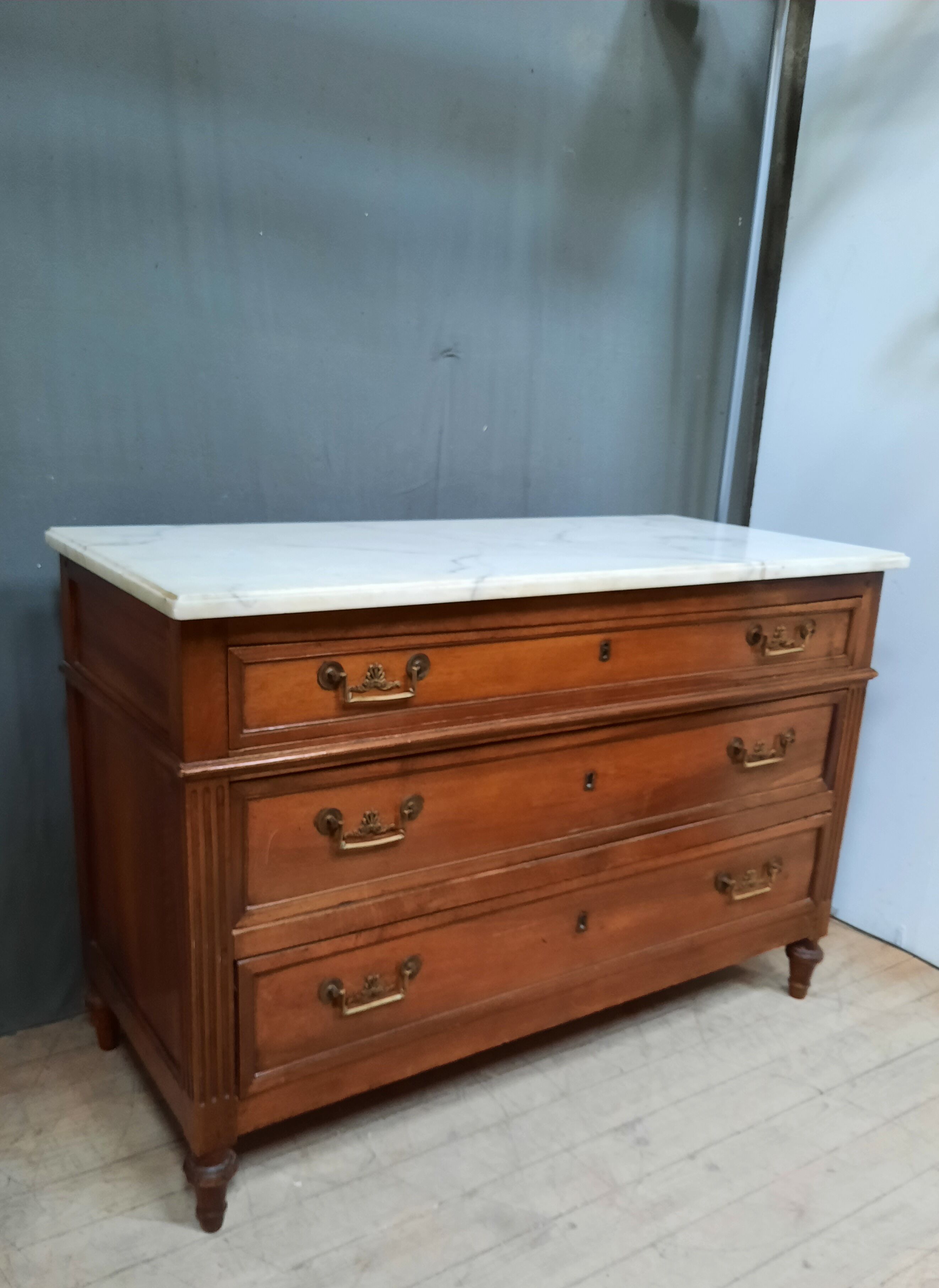 Dresser Louis XVI of the eighteenth century