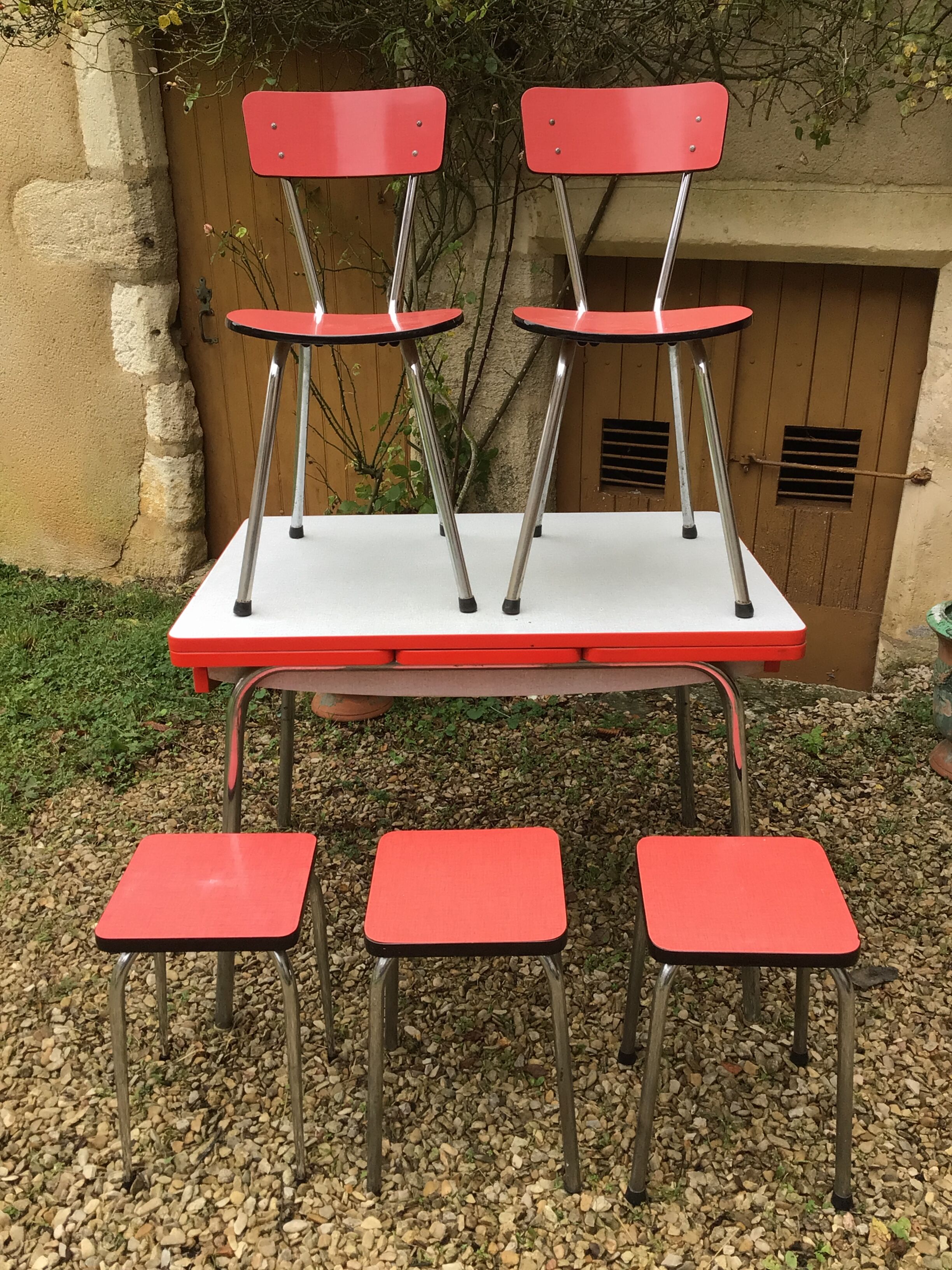 Set Table & Chairs & Kitchen Stools in Formica