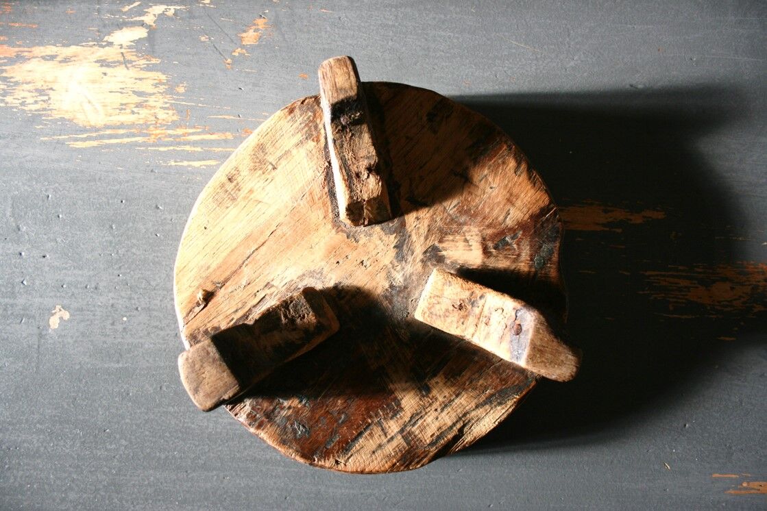 Brutalist cutting board, wooden decoration