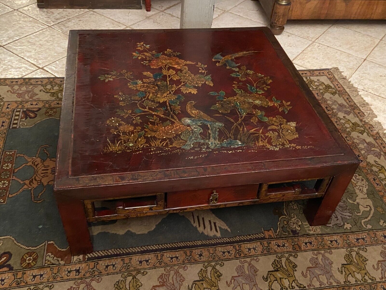 Square section coffee table with lacquered decoration Far East China Japan