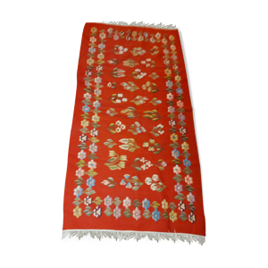 Tapis kilim fleuri esprit boheme