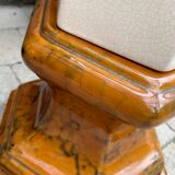 Column wears vintage plant