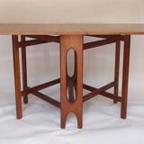 Folding table, with 2 Sfellers