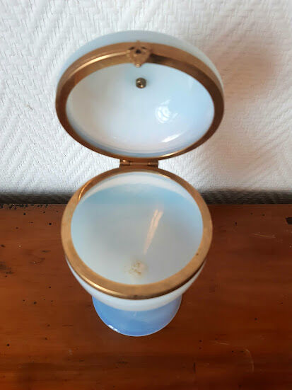 Bonbonnière and vase in opaline Charles X gilded metal