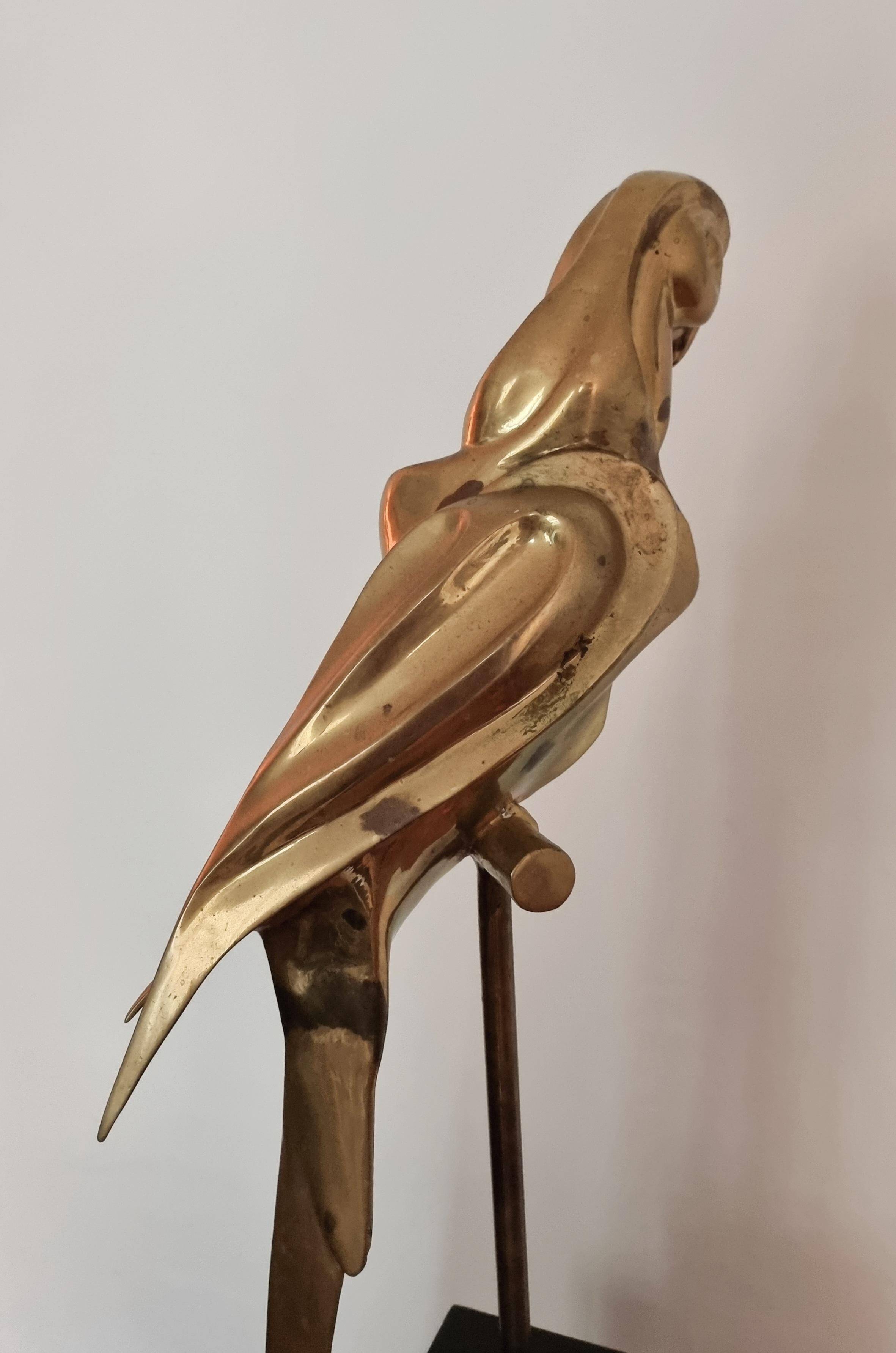 Decorative sculpture in solid brass representing a parrot, 1970s, Palm Beach/Hollywood Regency.
