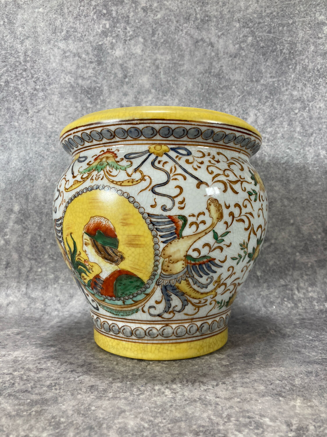 Pot/Cachepot. Italian Renaissance Majolica ceramic. Asiatic style