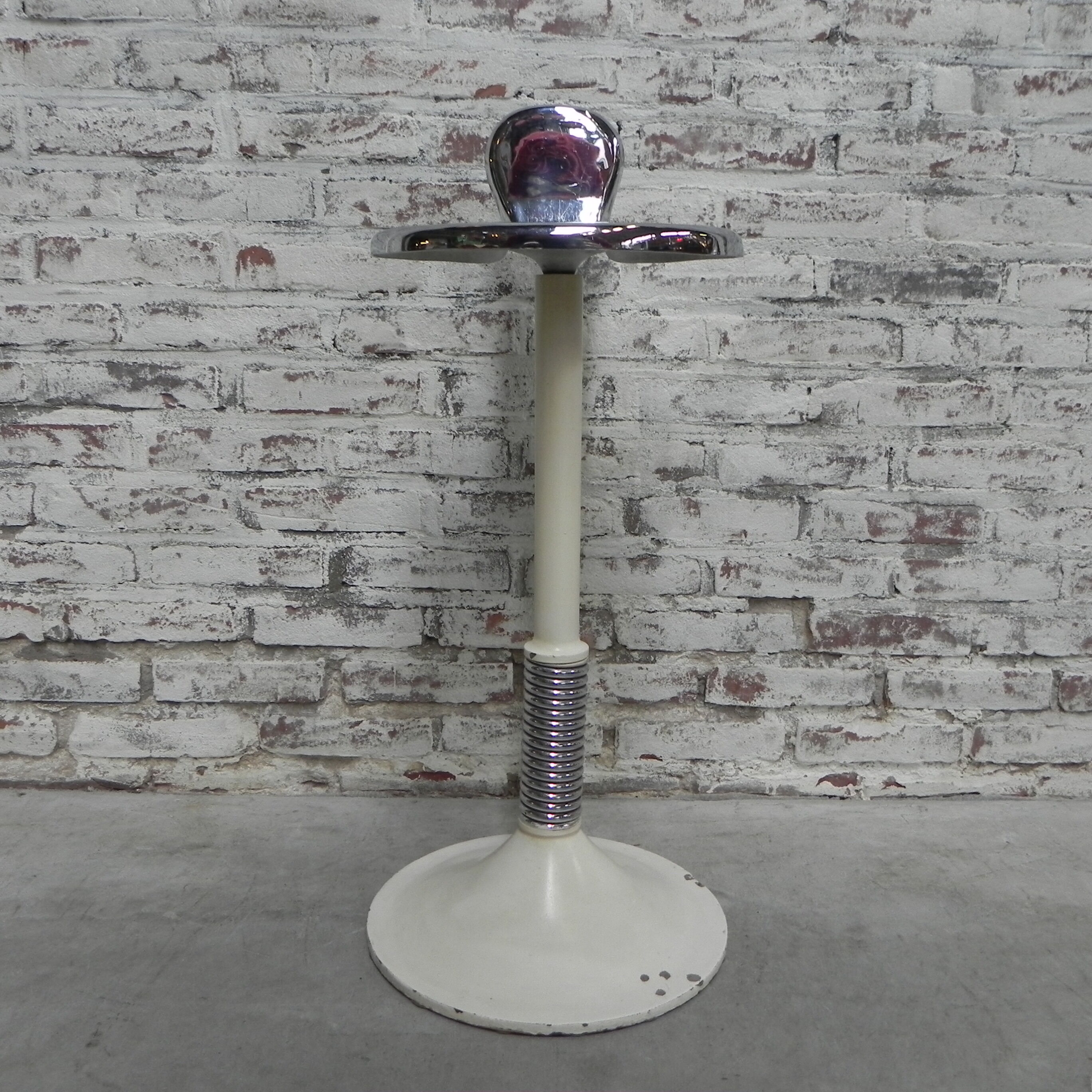 Industrial dentist stool