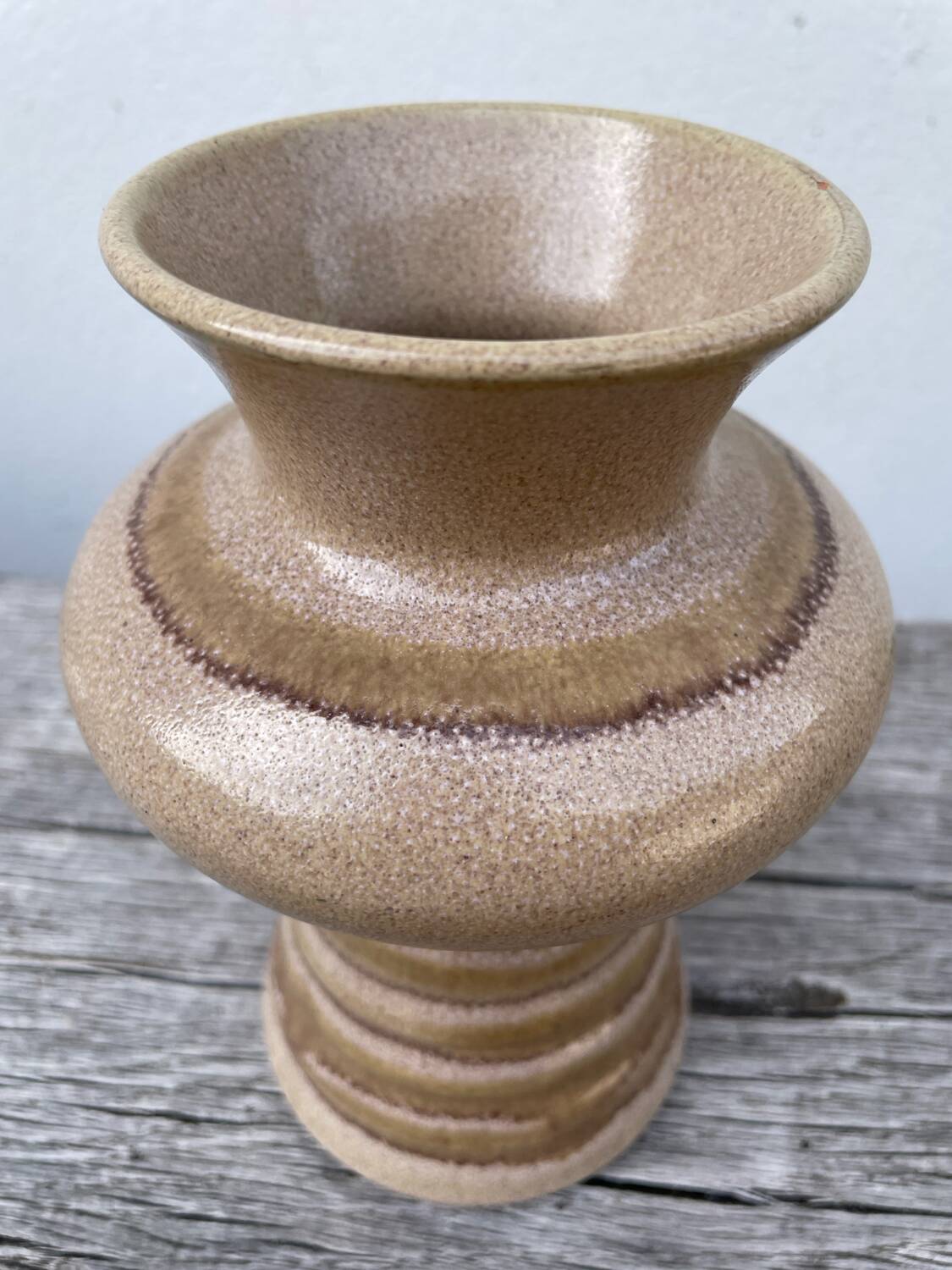 Vase en grès beige 1970