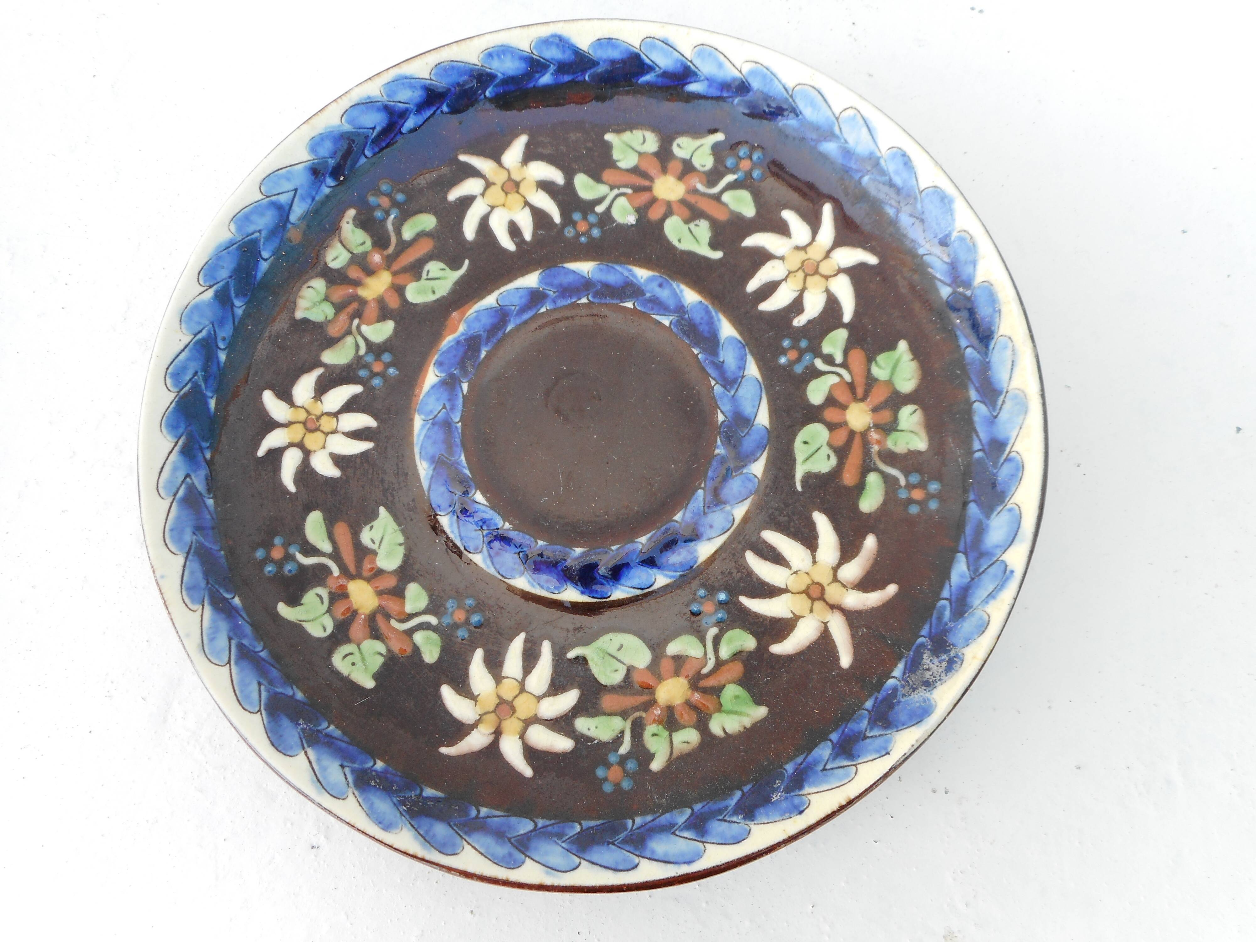 Ceramic cup and undercup