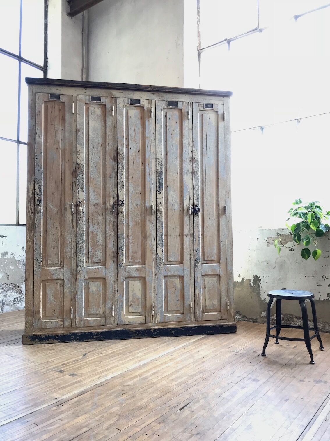 Wooden workshop vestiary