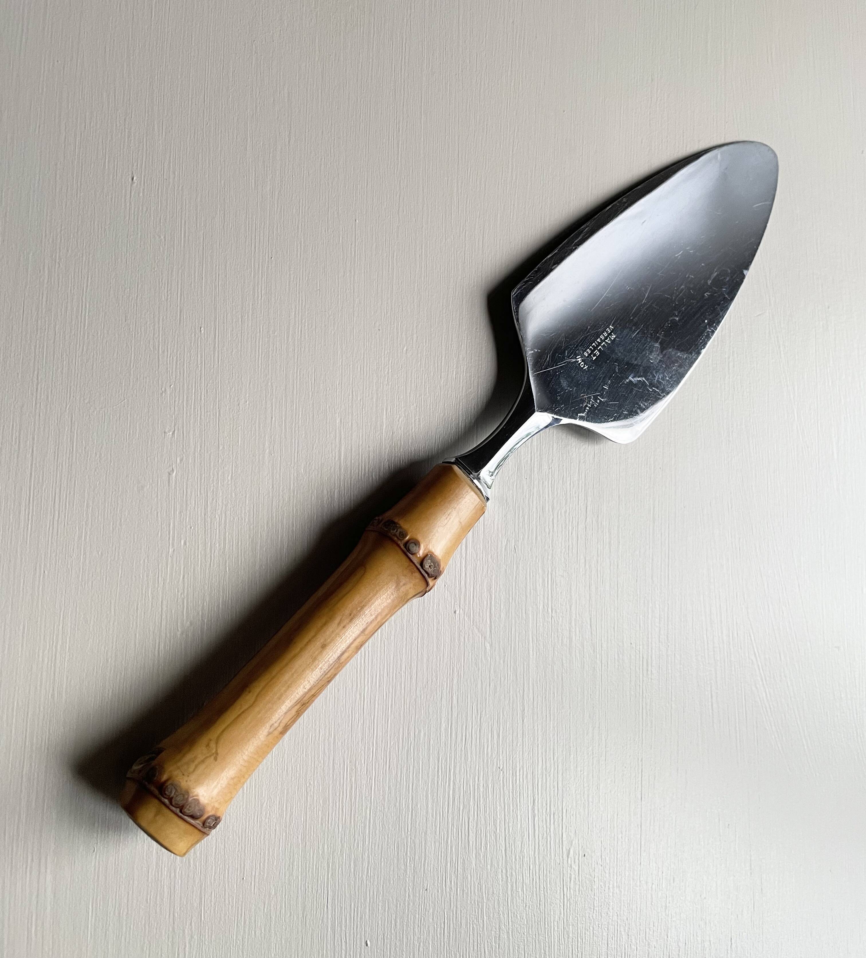 Serving cutlery with bamboo handles