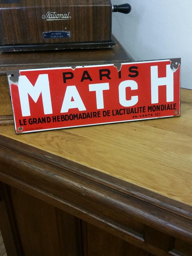 Enamelled plate "Paris Match"