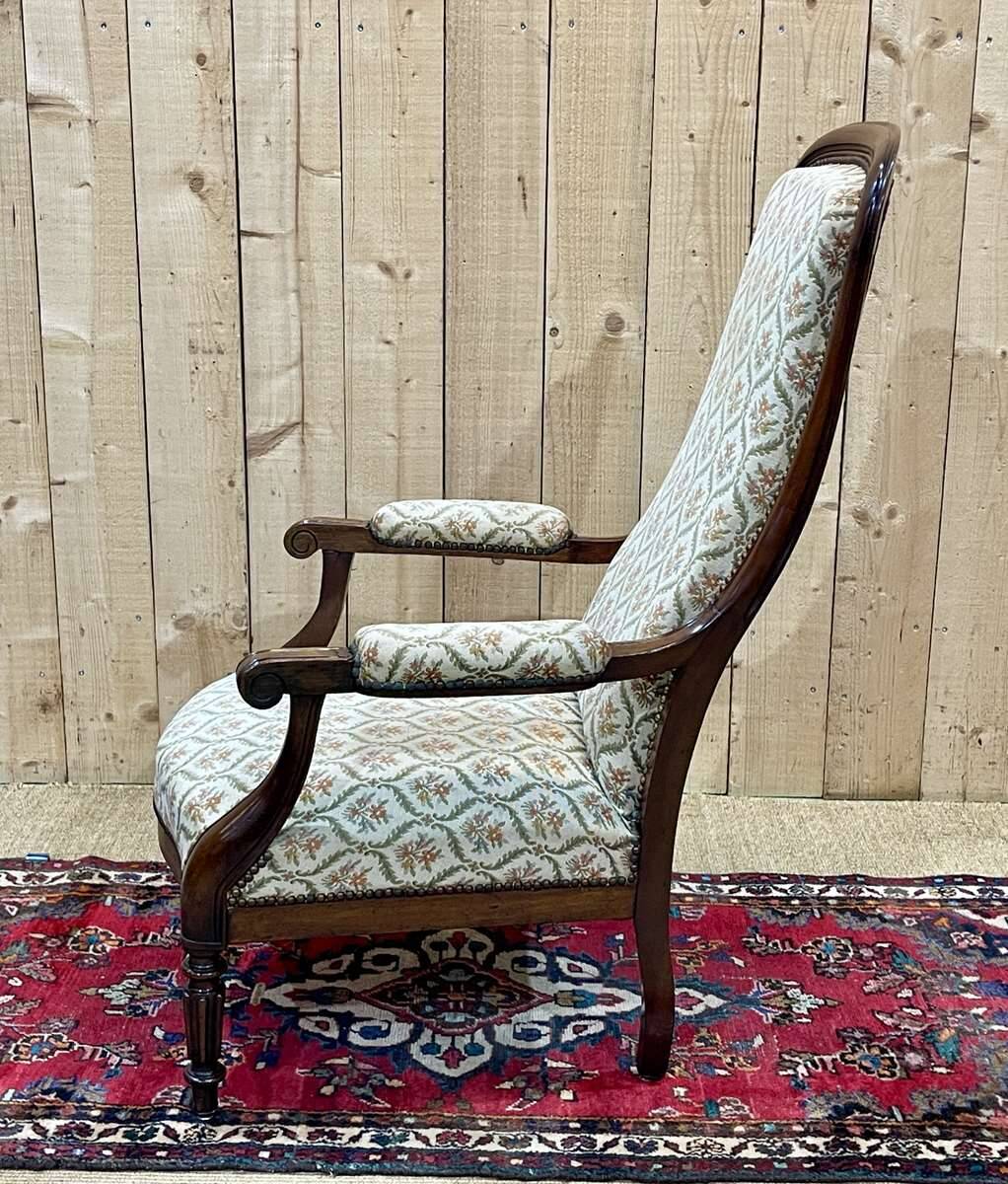 19th century Voltaire armchair in walnut - L=68cm, D=78cm, H=1m07, seat H=40cm.