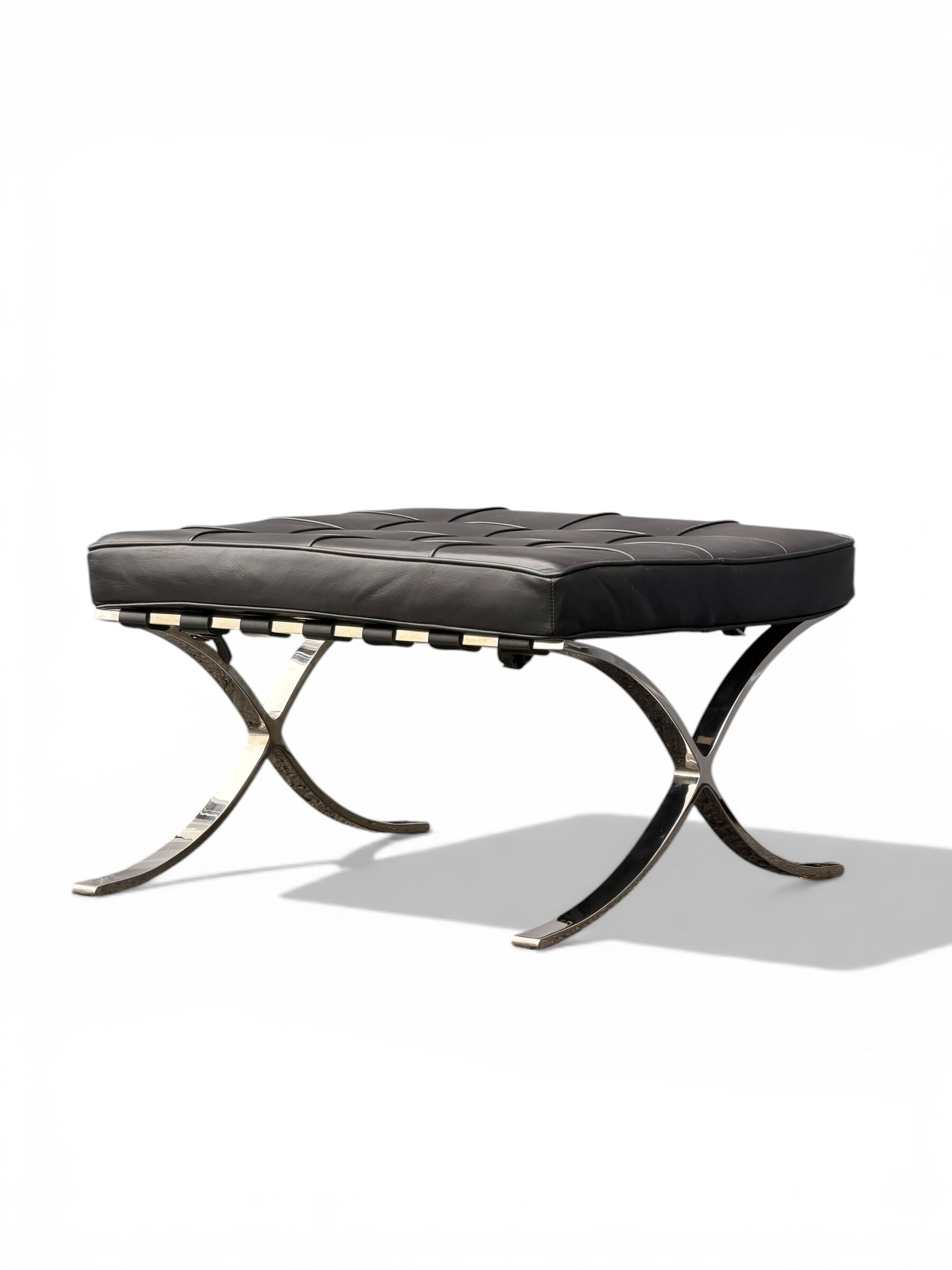 Ottoman Barcelona Original Knoll - Black Leather & Chrome - Design 1929