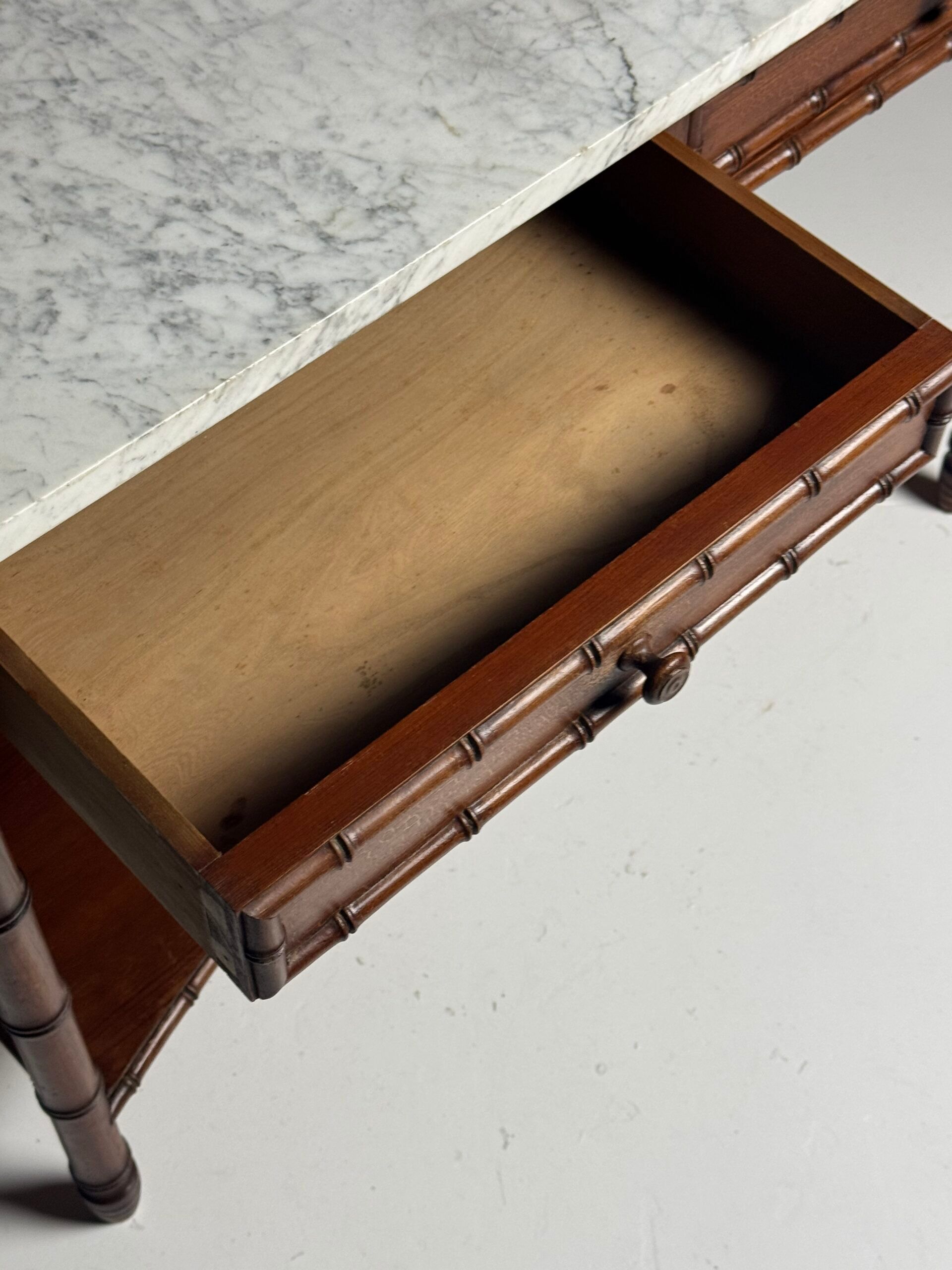 Table d'appoint en faux bambou vers 1900