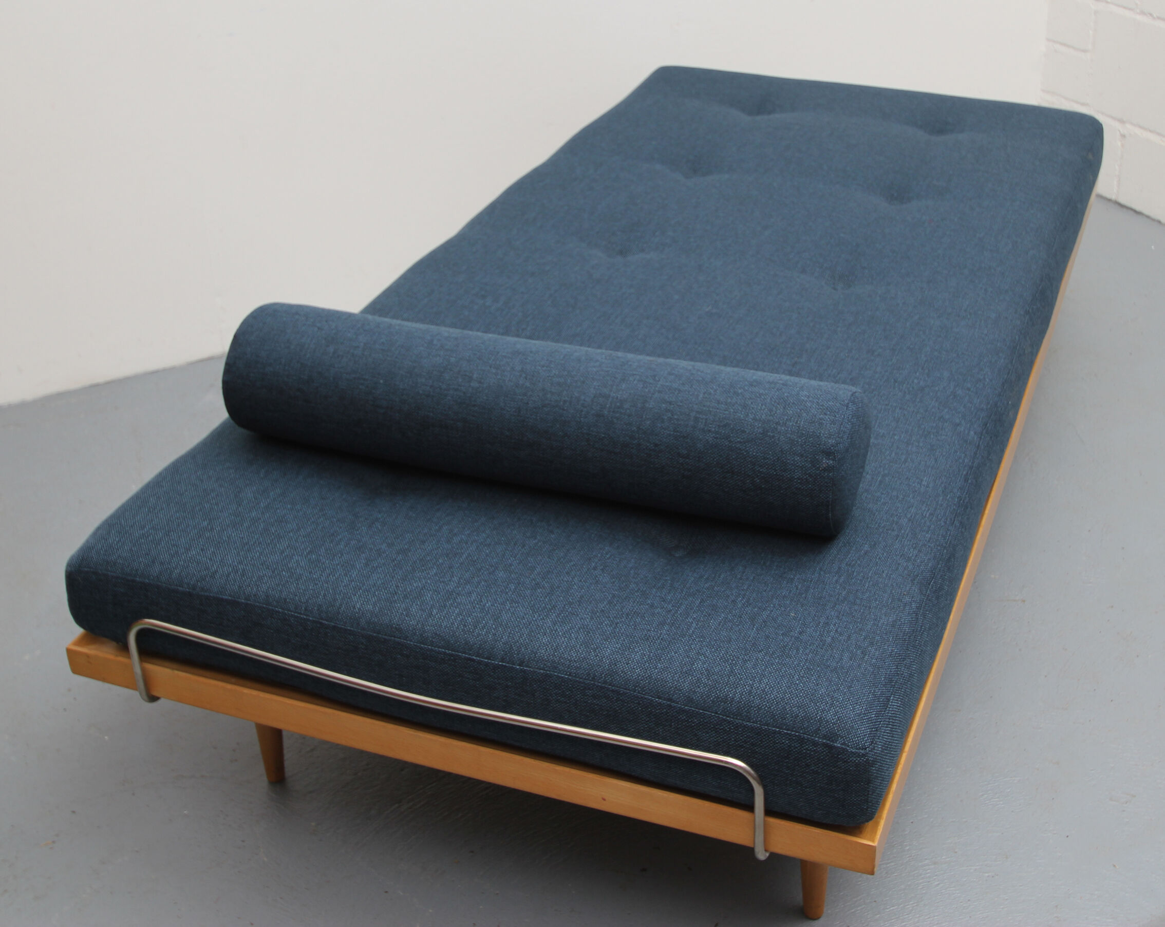 1960s daybed in beechwood, darkblue polstery
