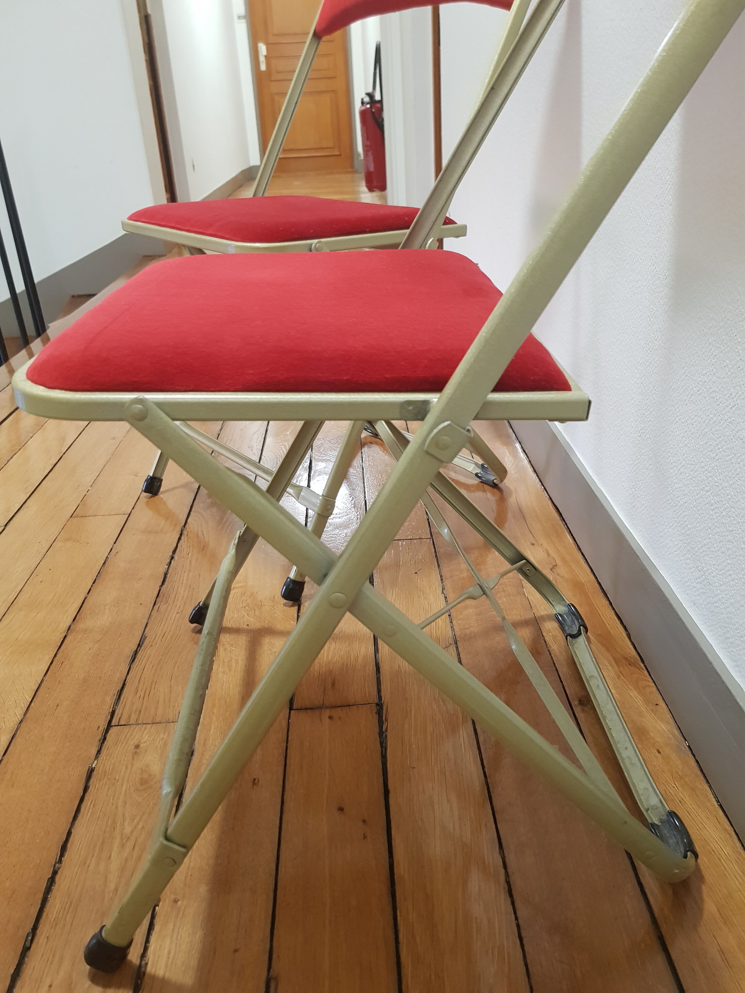 Folding chairs in chaisor velvet