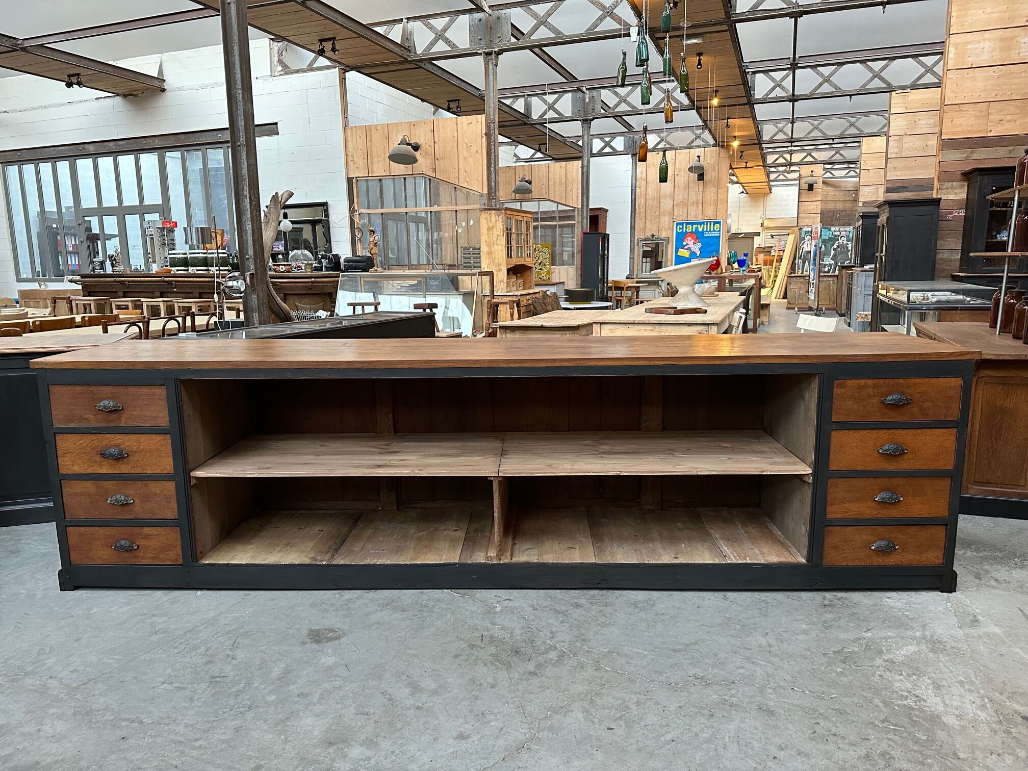 Counter early twentieth oak