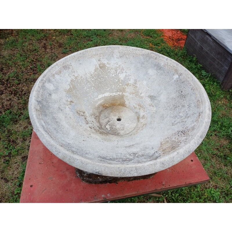 Round basin in reconstituted stone