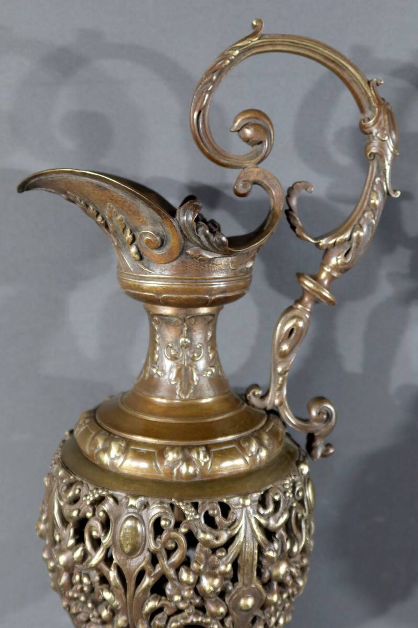 Paire d’aiguières en bronze, art nouveau – 1910