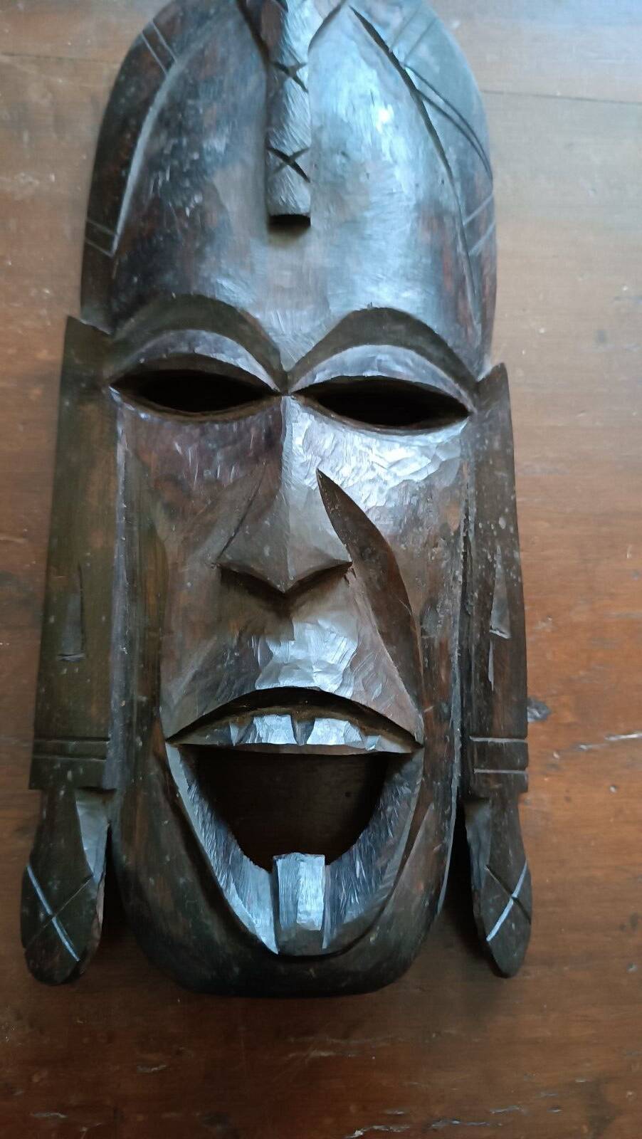 Maschera africana vintage in wood