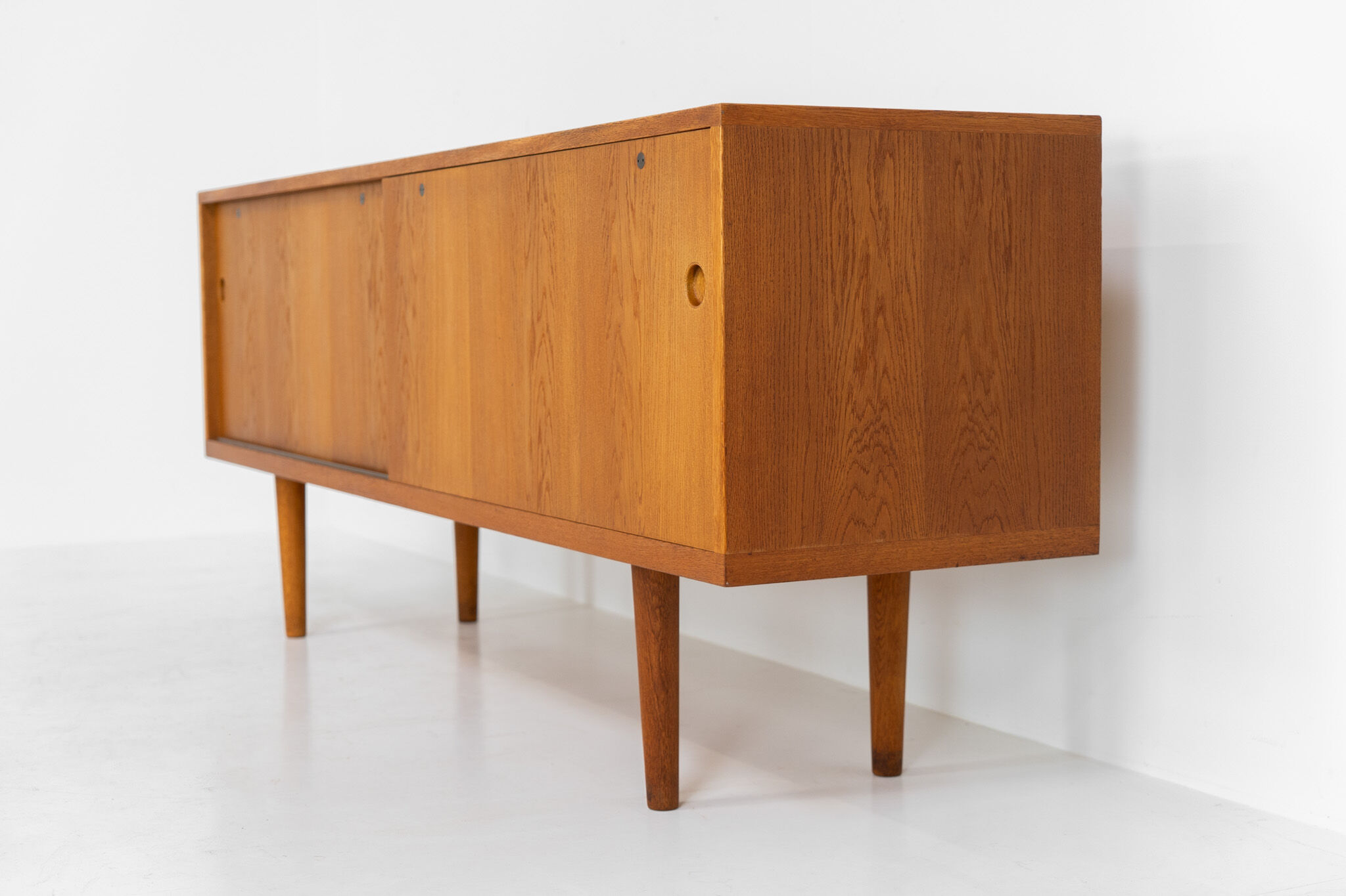 Buffet RY26 by Hans J. Wegner for Ry Møbler