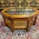 Table arrondie en bois et verre