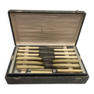 Ménagère de couteaux,