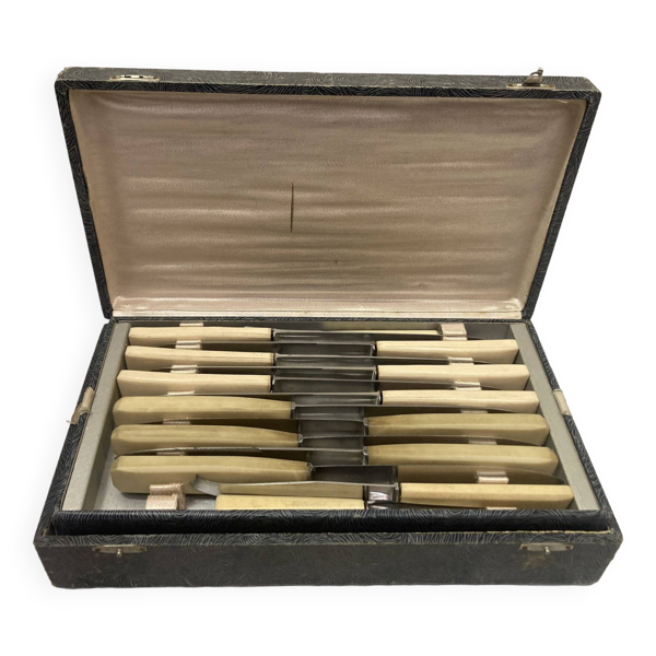 Ménagère de couteaux, 1970