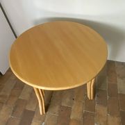 Round dining table