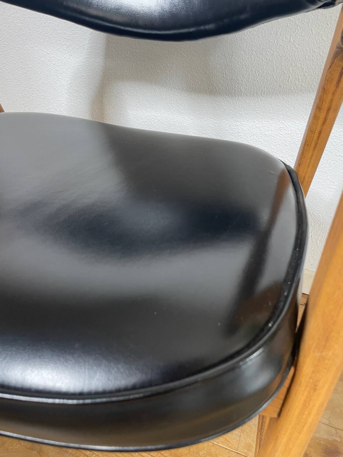 Scandinavian armchair by Erik Kirkegaard in oak and leather, 1960s