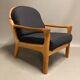 Fauteuil noir 1960 avec son estampille scandinave.