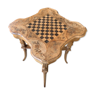 Table de jeu marquétée