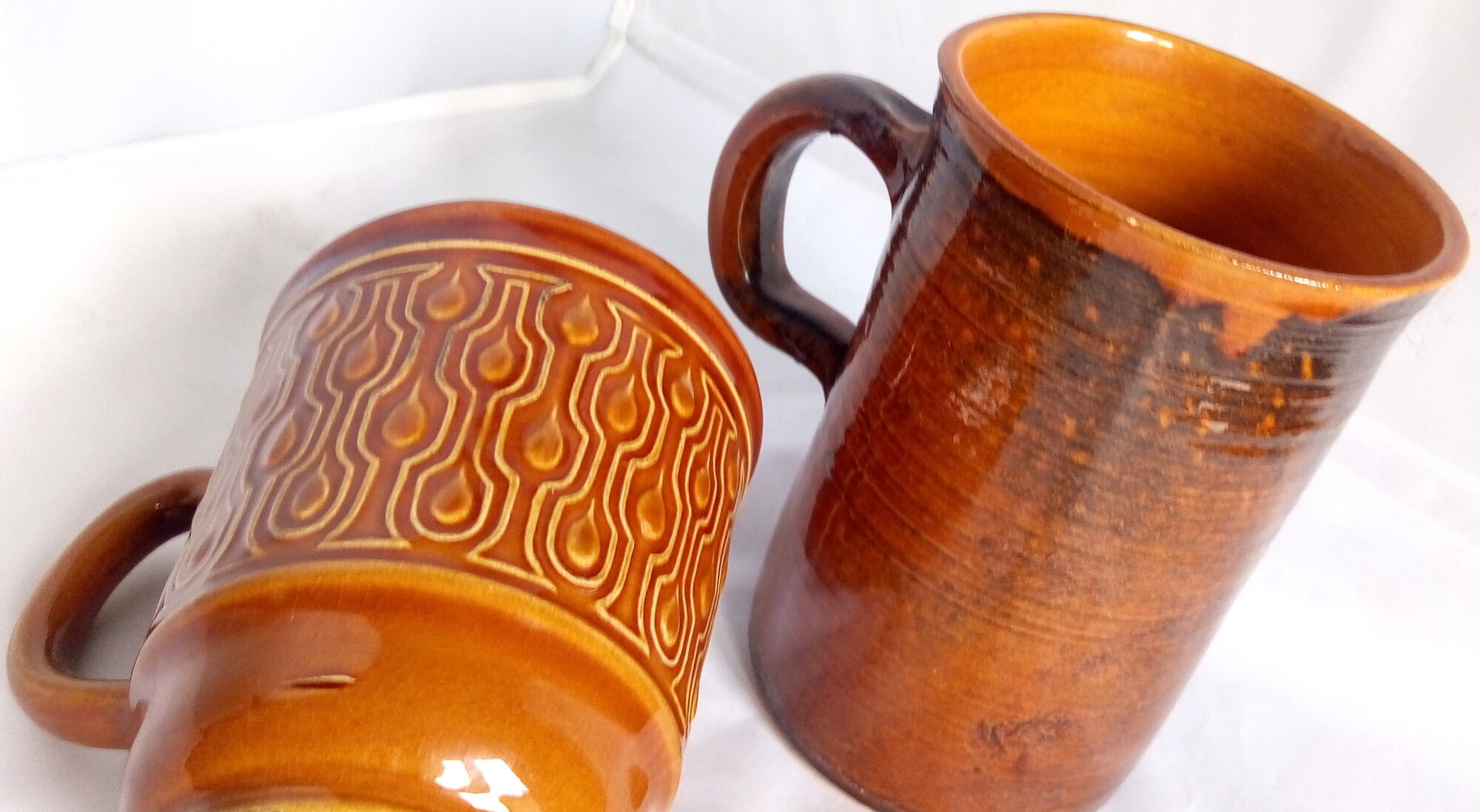 Duo of French-English brown and terracotta cups