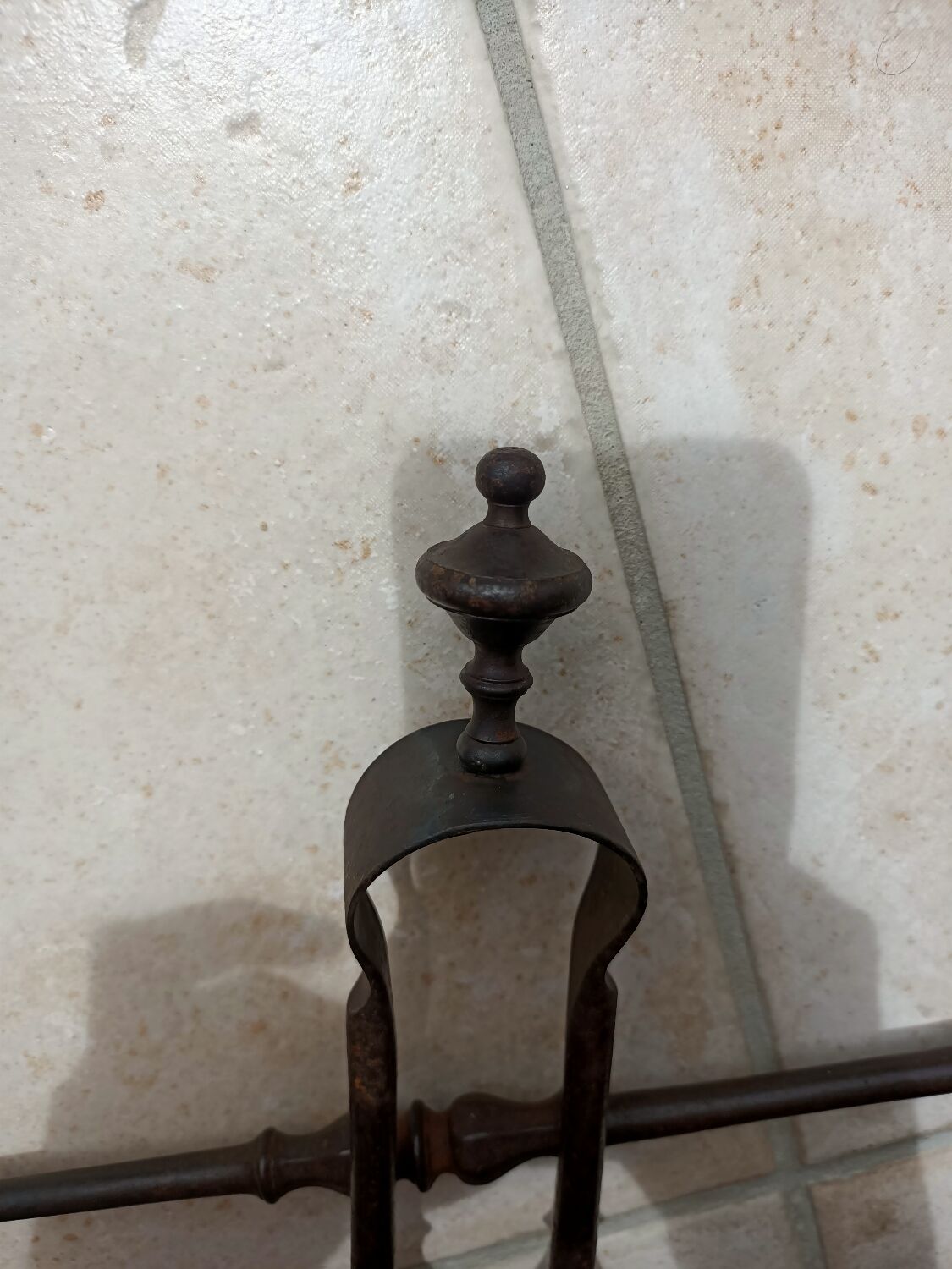 Tisonnier en fer forgé début XIXe