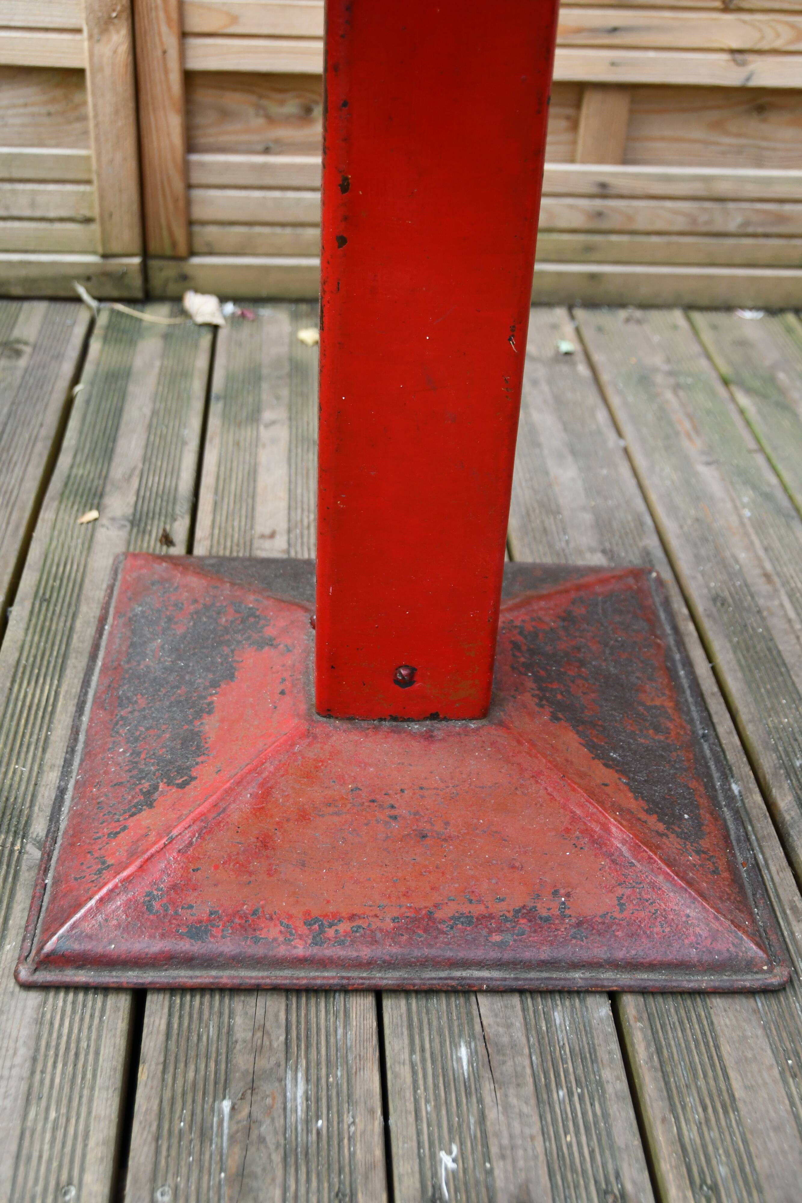 Table Tolix Pedestal Table KC