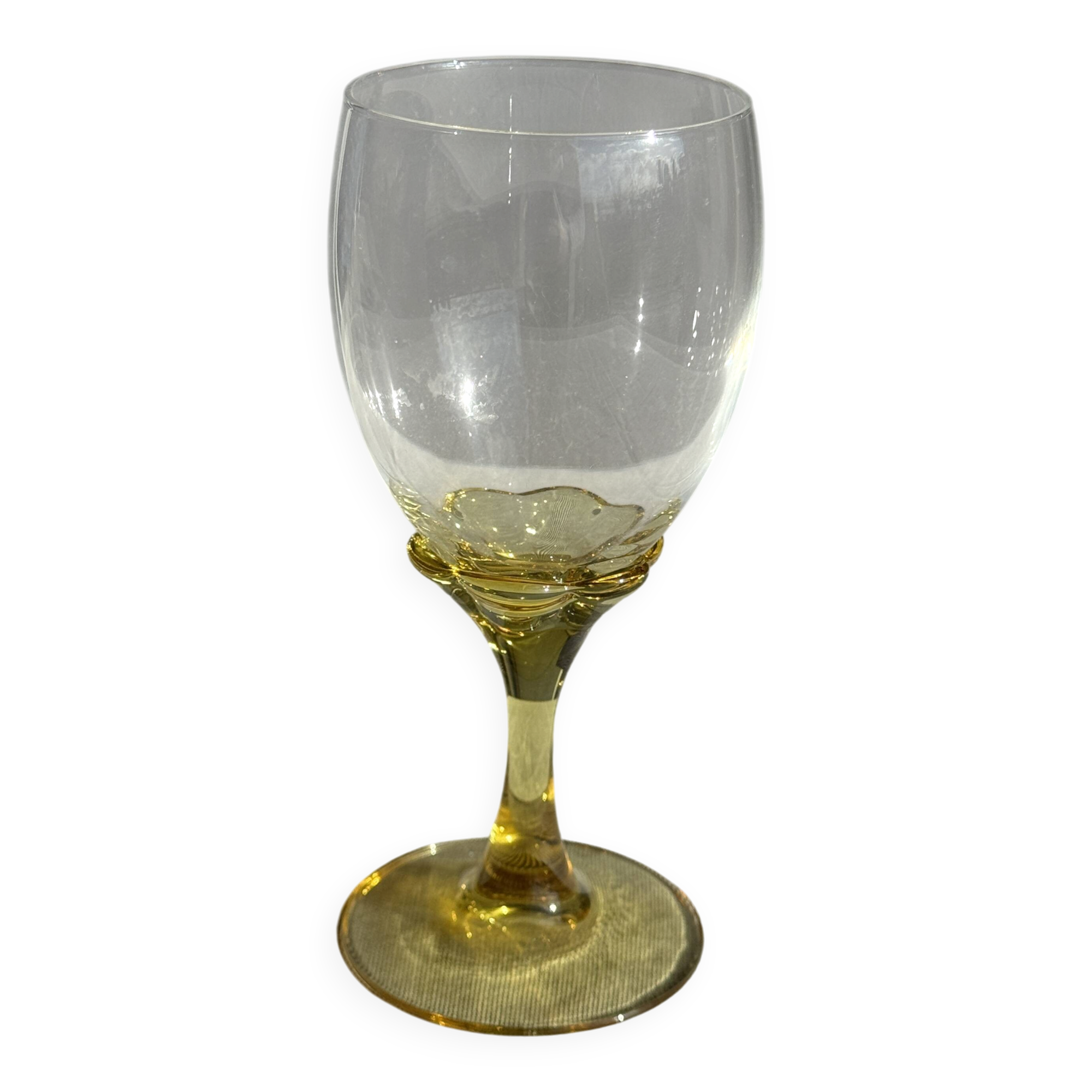Set of 6 vintage yellow stemmed glasses: consisting of 4 large and 2 small.