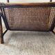 Table d’appoint vintage en rotin avec porte revues