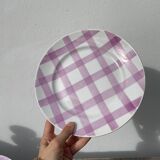4 dinner plates, pink tablecloth, Moulin des Loups