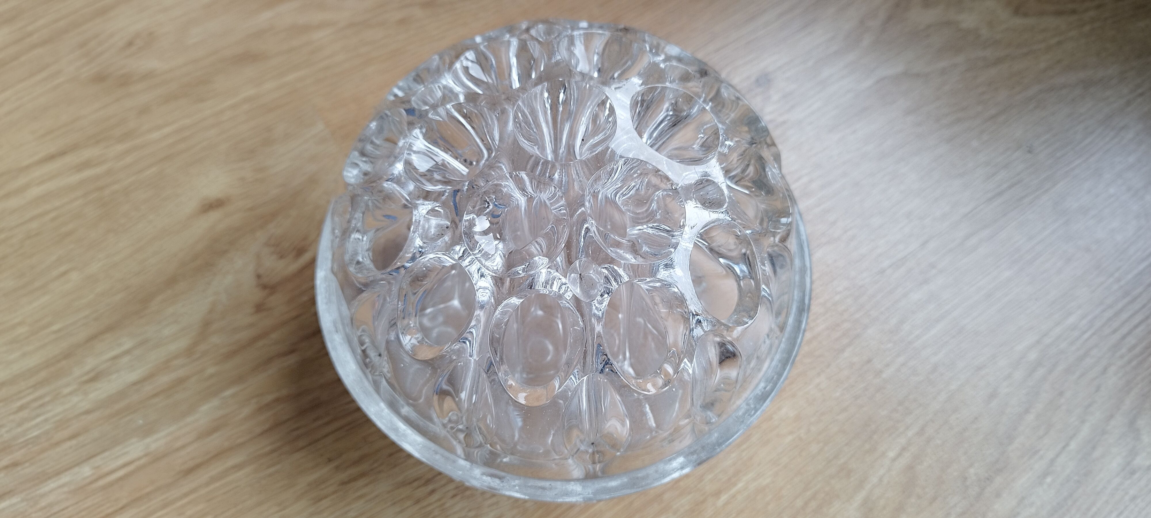 Pique-fleurs  en verre de Reims